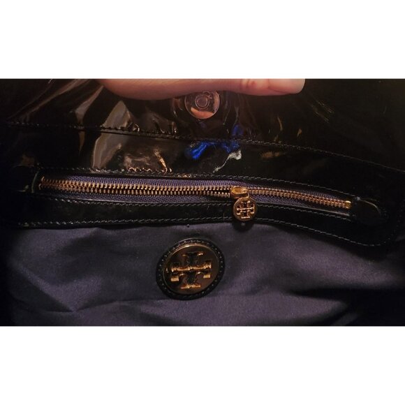 Tory Burch Bombe Tote Black Patent Leather Perforated Logo Shoulder Bag - Picture 6 of 10
